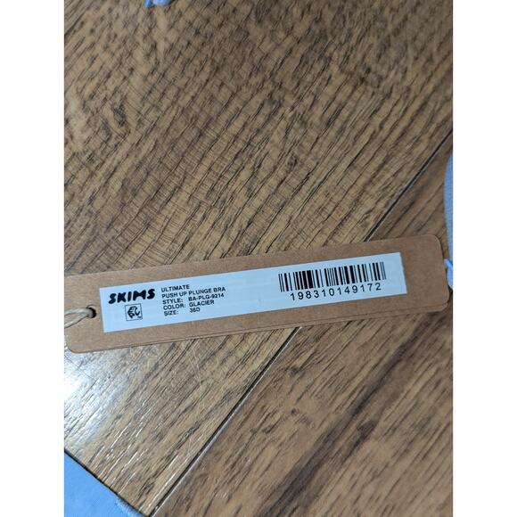 SKIMS Ultimate Push Up Plunge Bra Size 36D Glacier BA-PLG-9214 - Picture 2 of 8